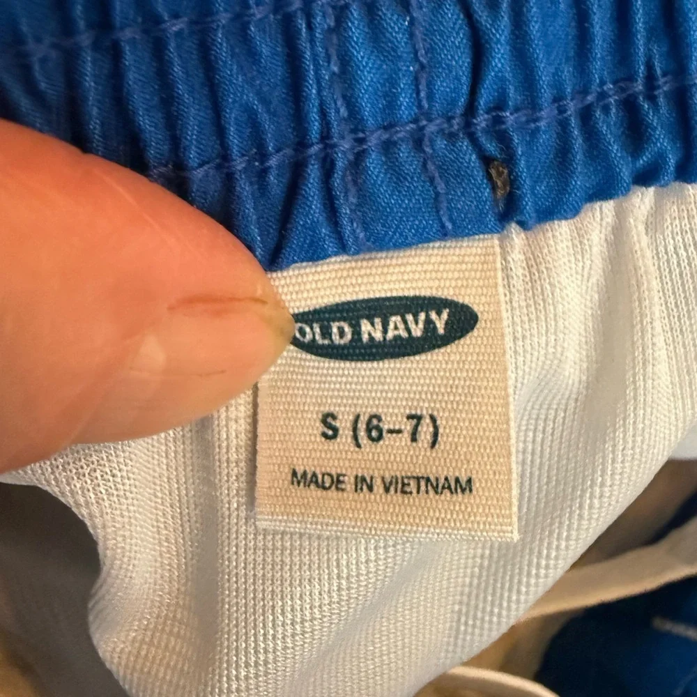 Boys Old Navy Kids Colorful Swim trunks EUC size Small 6-7
